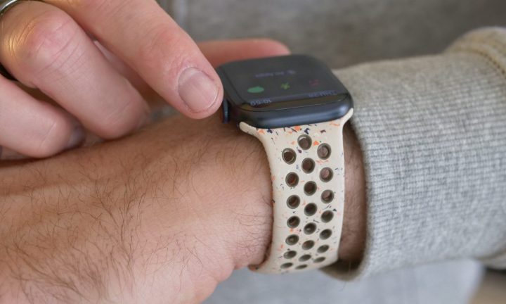 A person wearing the Apple Watch Series 9, using the Digital Crown.