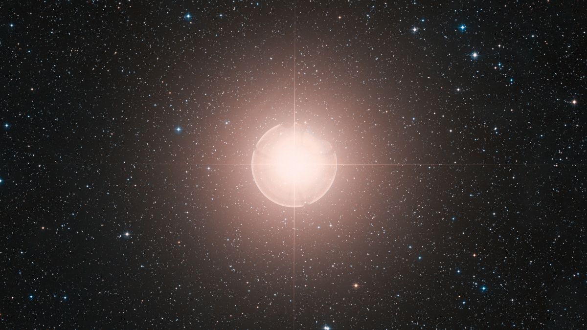 X-Rays Reveal Betelgeuse's Companion Is Something Astronomers Didn't Expect : ScienceAlert