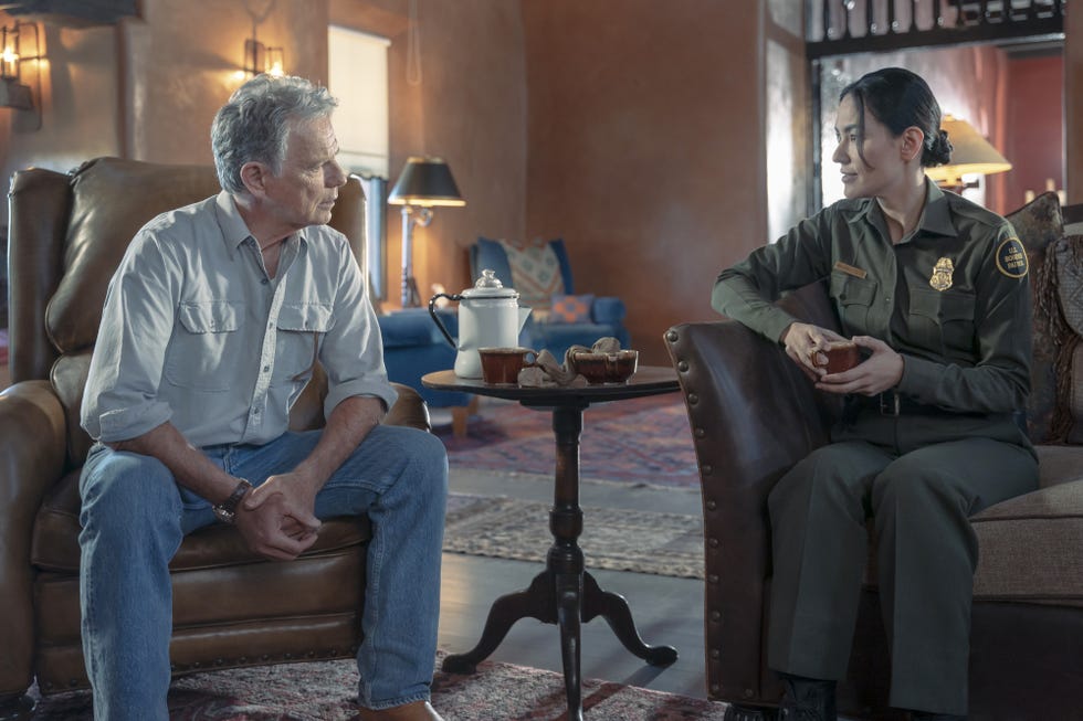 Bruce Greenwood as Tom Spencer, Jessica Matten as Bernadette Manuelito, Dark Winds season 3 bruce greenwood as tom spencer, jessica matten as bernadette manuelito, dark winds season 3