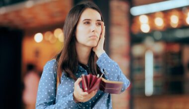 5 Money Habits That Can Keep the Middle Class Poor Forever