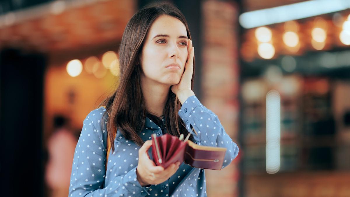 5 Money Habits That Can Keep the Middle Class Poor Forever