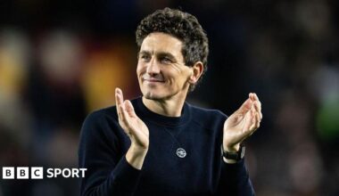 Keith Andrews applauding