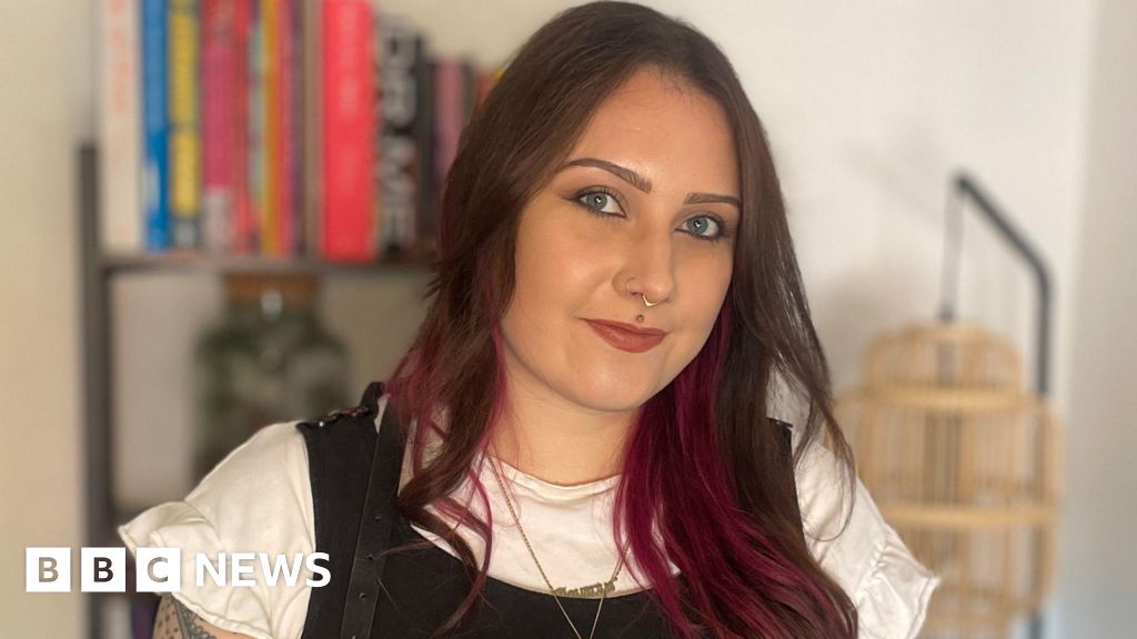 Graphic design graduates 'competing' against AI for jobs