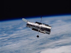 An image of Hubble in Earths orbit (Image source: NASA; cropped)