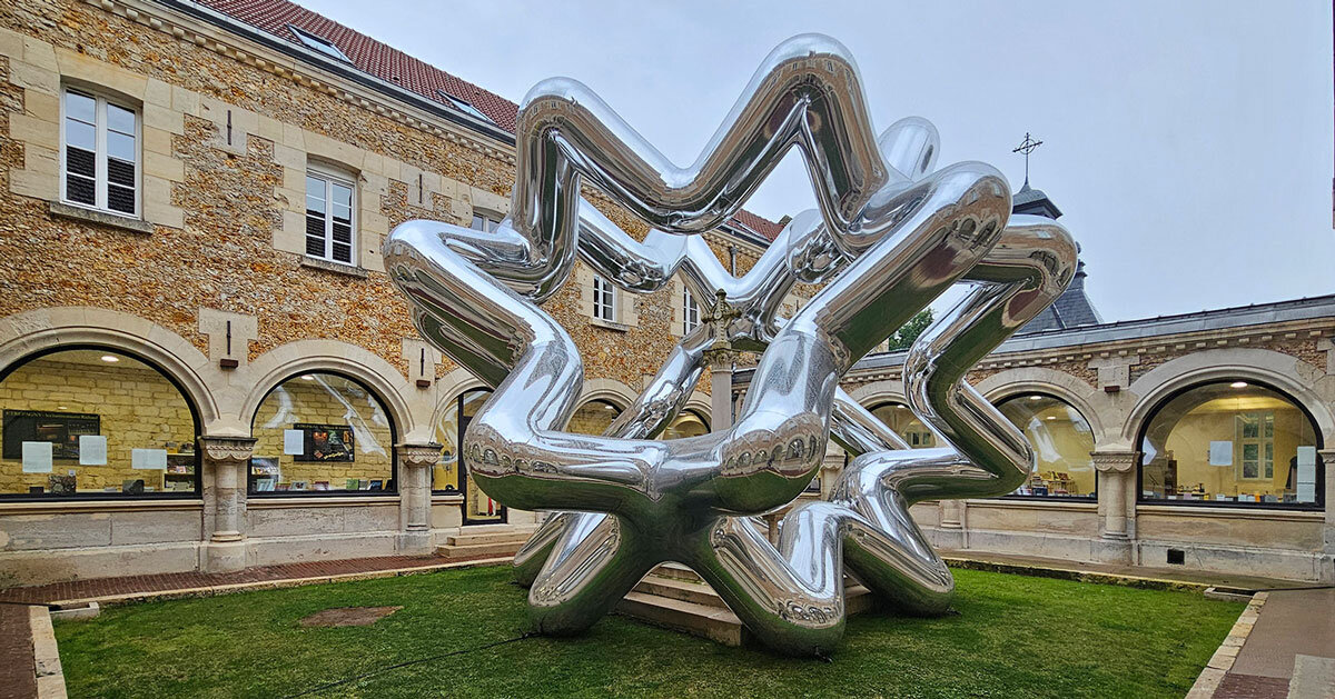 cyril lancelin's inflatable star sculpture reflects the courtyard of étrépagny library