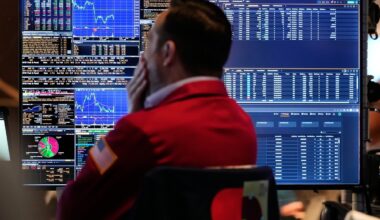 S&P/TSX composite up more than 100 points, U.S. stock markets mixed