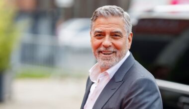 The National Desk dark theme brand icon