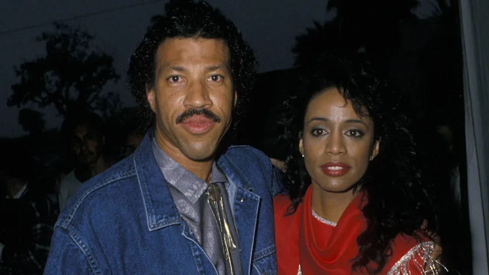 Lionel Richie with arm around his ex-wife Brenda.
