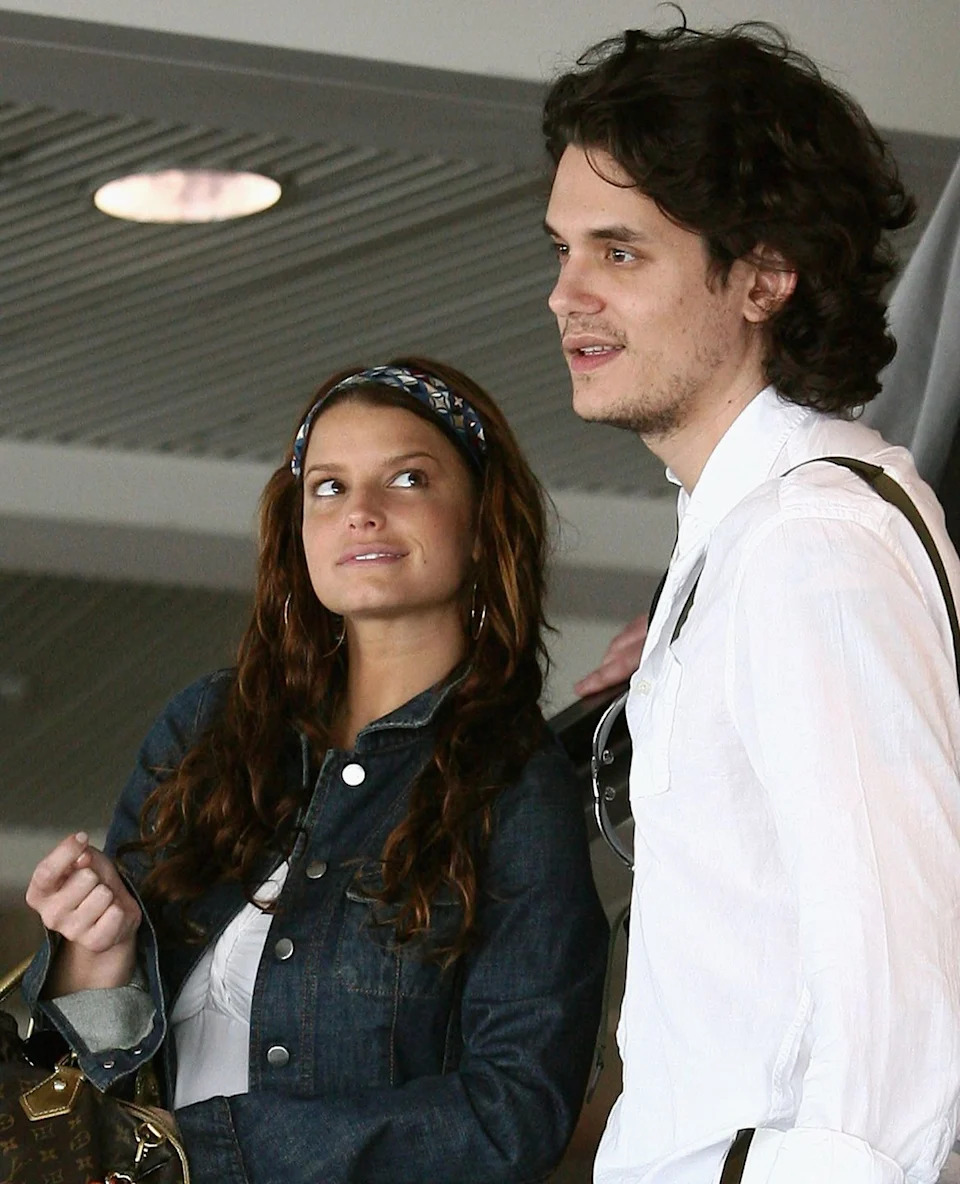 john mayer and jessica simpson at perth airport