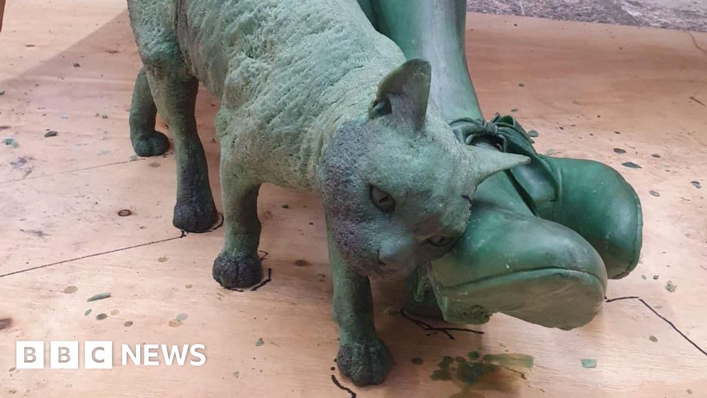 Cat on novelist's Dorchester statue 'not Susie' after complaints