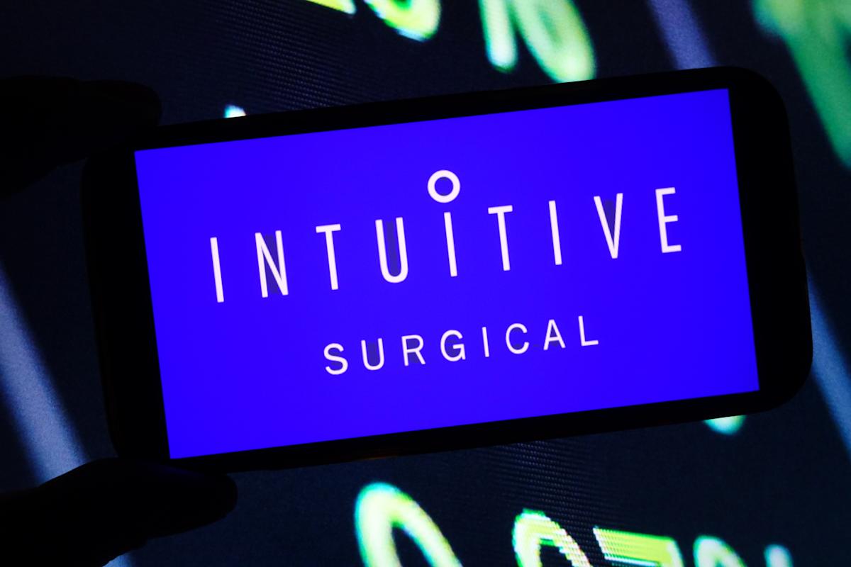 Intuitive Surgical beats earnings estimates on strong demand for surgical robots