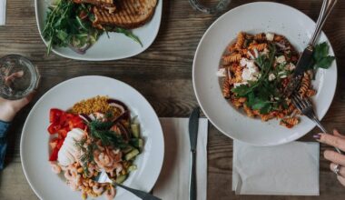 Is It Unhealthy To Eat Dinner Late At Night? Dietitians Weigh In