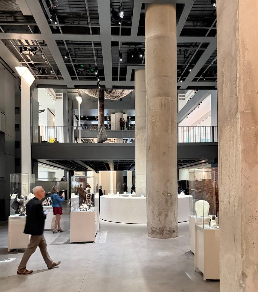 Moveable floors in the Fondation Cartier