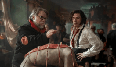 Guillermo del Toro and Oscar Isaac while the filming of 'Frankenstein'.