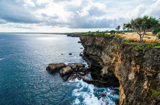 What happened when a Pacific island was cut off from the internet