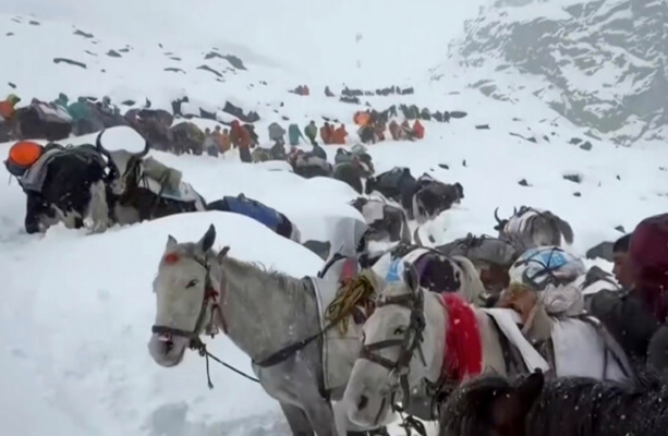 Stranded hikers successfully rescued near Mount Everest · TheJournal.ie