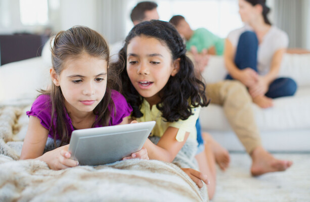 One third of children say they use screens 'whenever they want' - The Journal