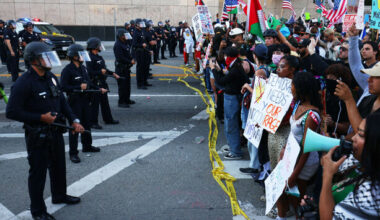 Thousands demonstrate against Trump's policies in 'No Kings' rallies across US - The Journal
