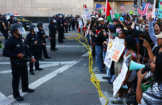 Thousands demonstrate against Trump's policies in 'No Kings' rallies across US - The Journal
