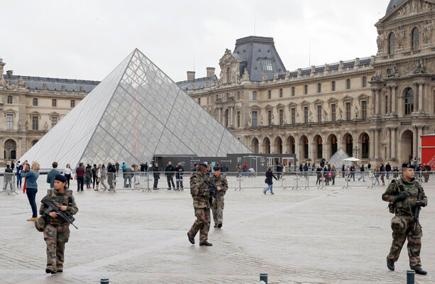 Manhunt underway after ‘priceless’ jewellery stolen in Louvre raid - The Journal