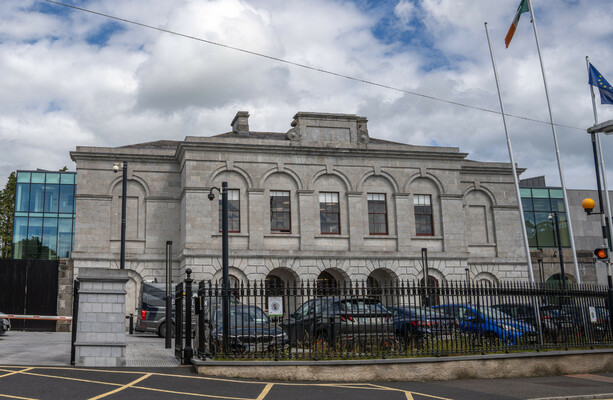 Drug smuggler claims that pilot was unaware of €8m cocaine load flown from France to Longford