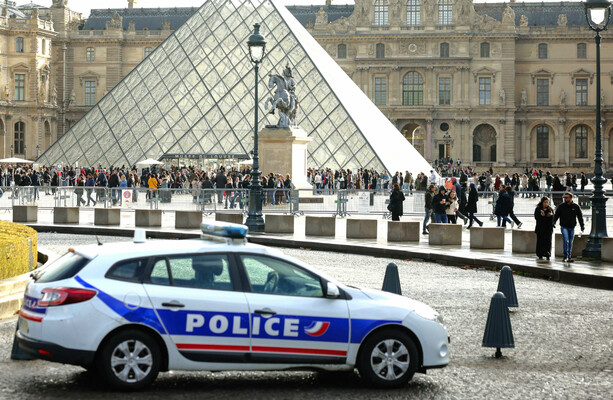 Five new suspects arrested in Louvre heist investigation · TheJournal.ie