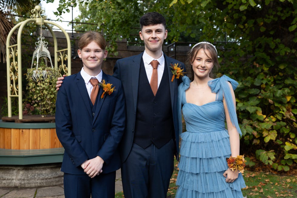 ro, ant, dee dee hutchinson, hollyoaks