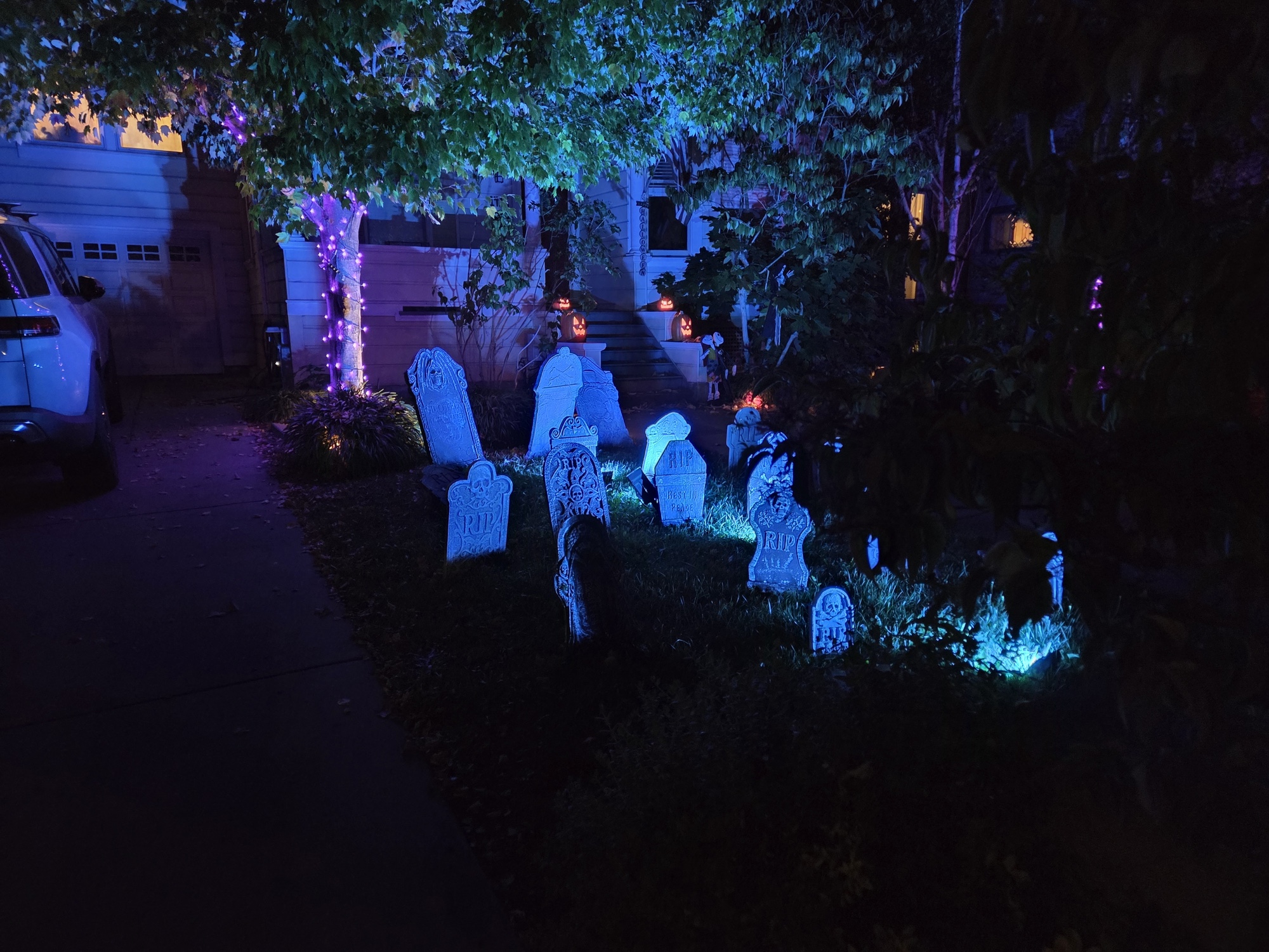 Halloween decorations by Galaxy S25 Plus