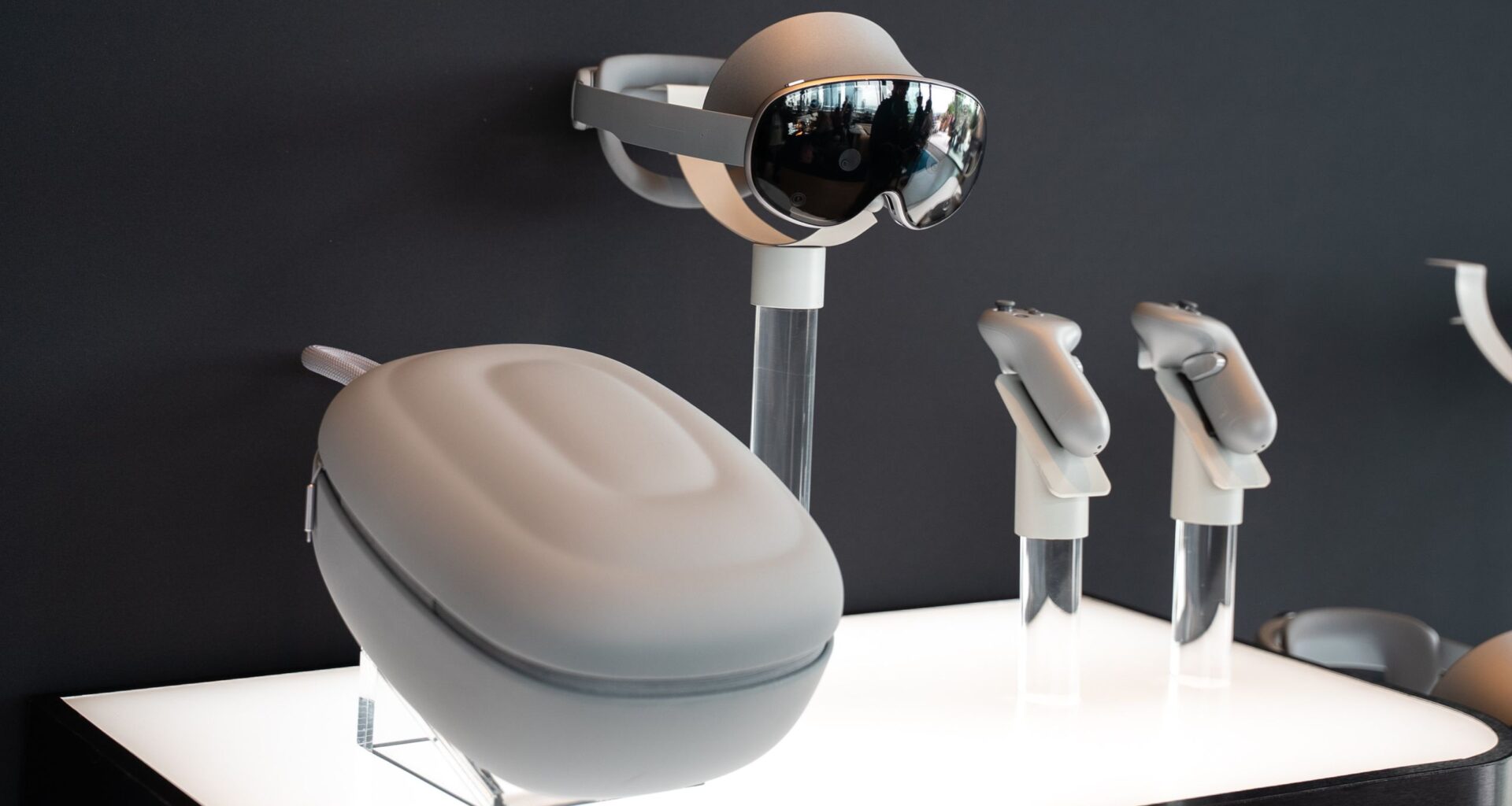 High demand wipes out Galaxy XR controllers hours after launch