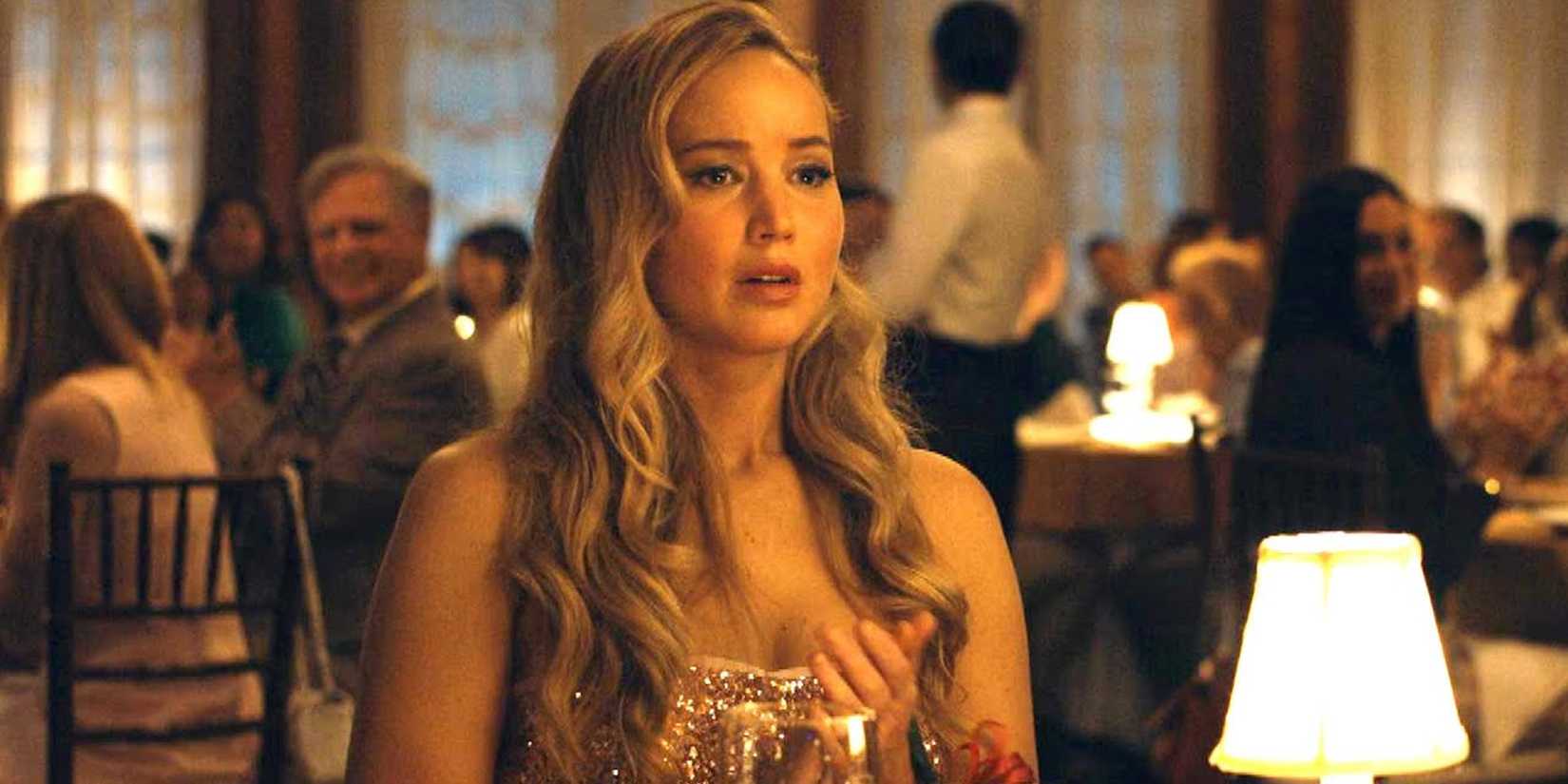 Jennifer Lawrence in a restaurant in No Hard Feelings