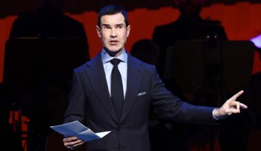 Jimmy Carr criticised for supporting Graham Linehan on anti-trans tweets