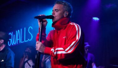 Robbie Williams announces intimate 2026 'Long 90s' UK tour