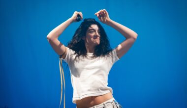 Lorde and Charli XCX Sing "Girl, So Confusing" at L.A. Ultrasound Show