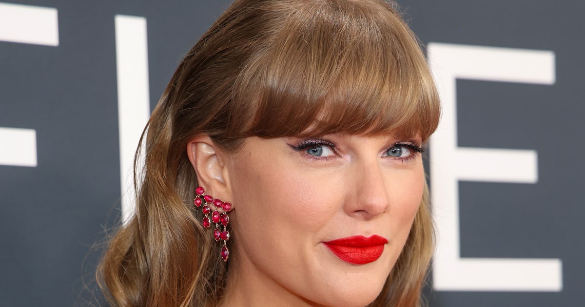 Taylor Swift & AJ McLean Bond Over "Elizabeth Taylor"-BSB Mashup
