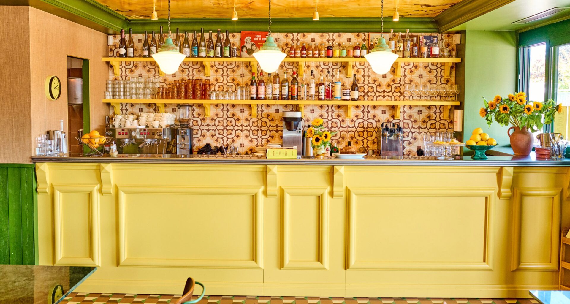 Interior of Deux Gares Express