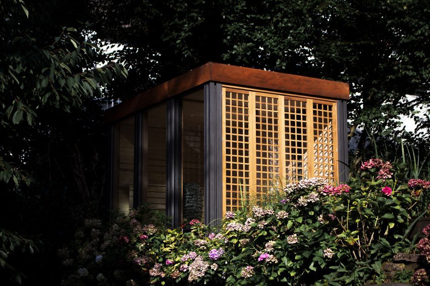 Sauna behind flowers