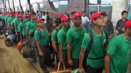 Migrant workers lined up. Photo: UNB
