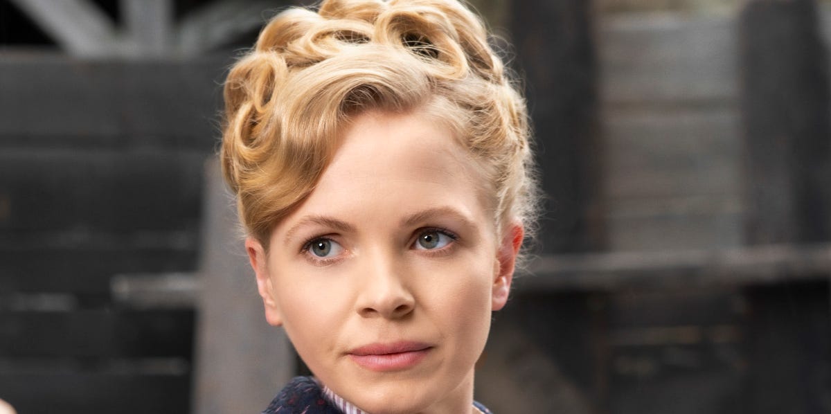 Peaky Blinders and The Hardacres stars unite for Miss Scarlet's “twist-filled” return