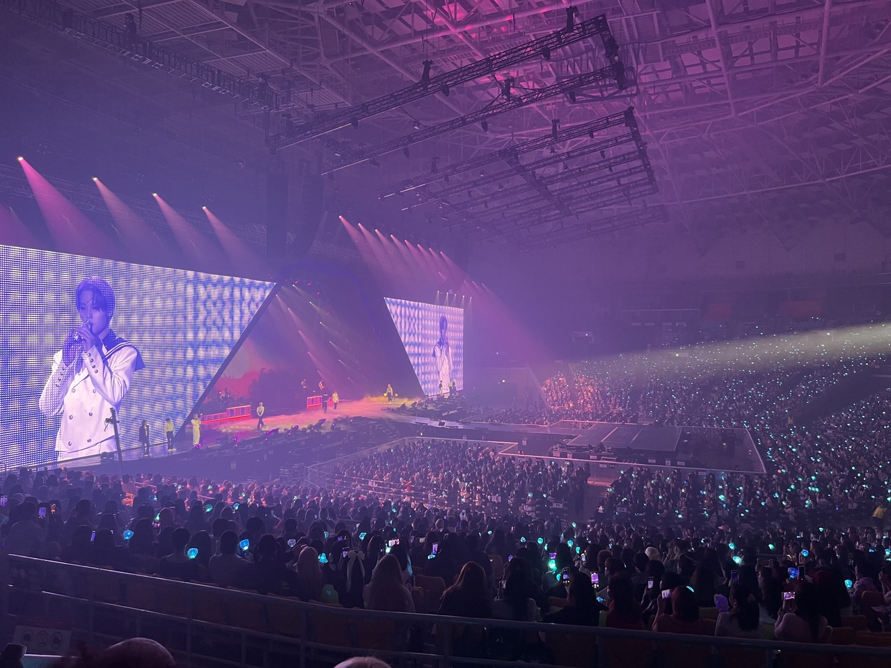 Treasure performs at the KSPO Dome in Songpa-gu, southern Seoul, Friday. (Park Jun-hee/The Korea Herald)
