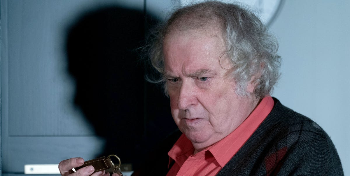 EastEnders spoiler: Nigel sneaks off with car keys