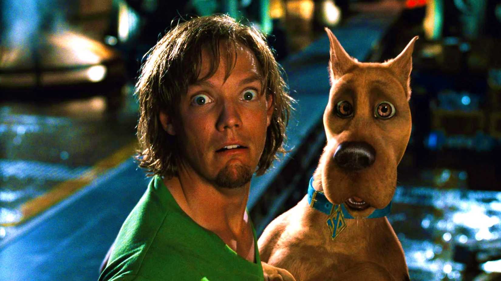 Shaggy (Matthew Lillard) and Scooby-Doo looking shocked in Scooby-Doo 2002