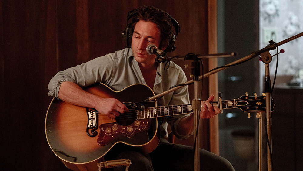 SPRINGSTEEN: DELIVER ME FROM NOWHERE, (aka DELIVER ME FROM NOWHERE), Jeremy Allen White as Bruce Springsteen, 2025. ph: Macall Polay / © 20th Century Studios / Courtesy Everett Collection