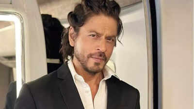 Shah Rukh Khan had 18-hour long work days on 'Karan Arjun' set, Pan Nalin said, "Awestruck by his talent'