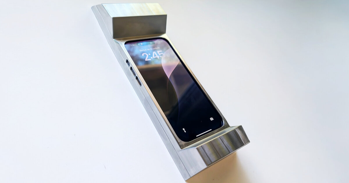 6 pound phone case limits people from using their devices