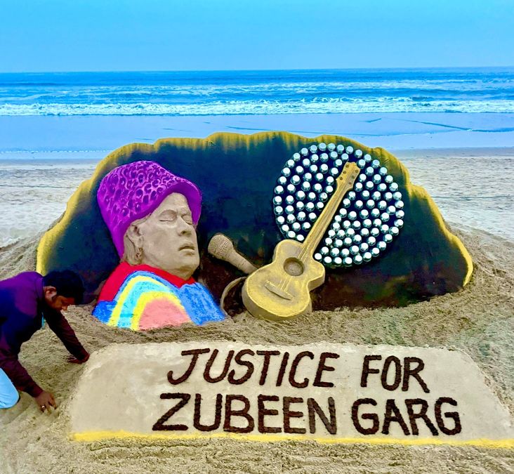 Sudarsan Pattnaik pays sand art tribute to Zubeen Garg at Puri beach