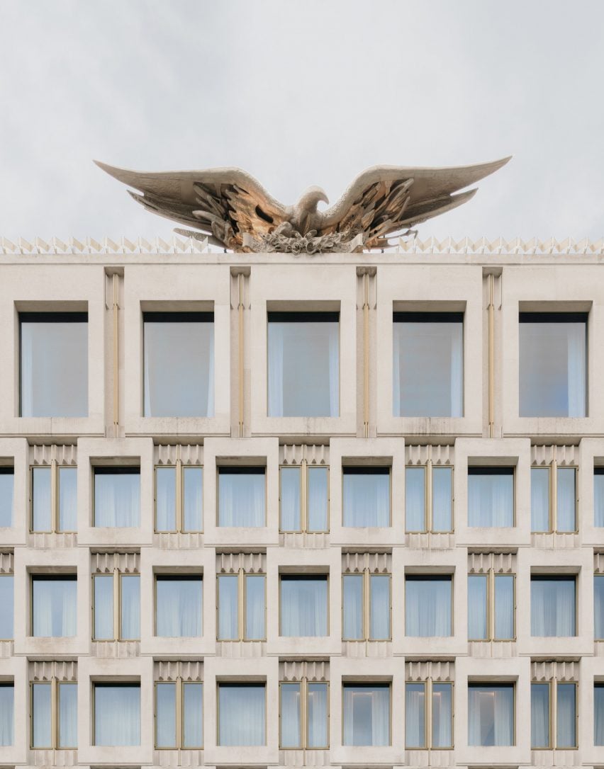 Eagle at Eero Saarinen-designed building