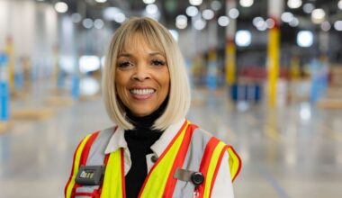 Amazon adding 250,000 U.S. seasonal employees for holidays