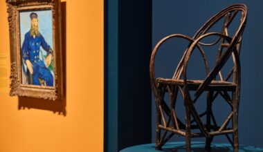 Van Gogh museum hosts family reunion for postman Joseph Roulin