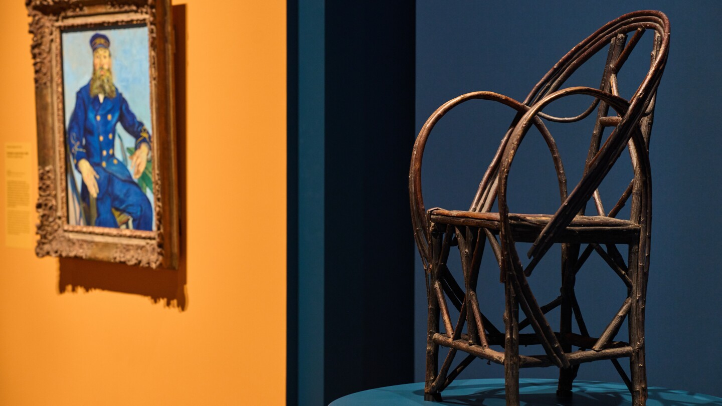 Van Gogh museum hosts family reunion for postman Joseph Roulin