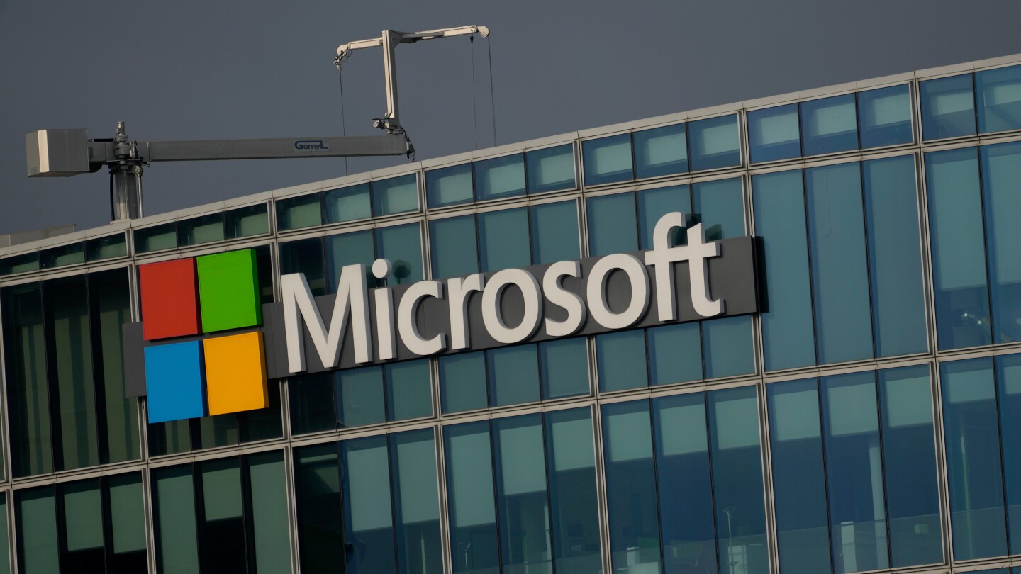 Microsoft ends support for Windows 10, loads 11 with new AI updates